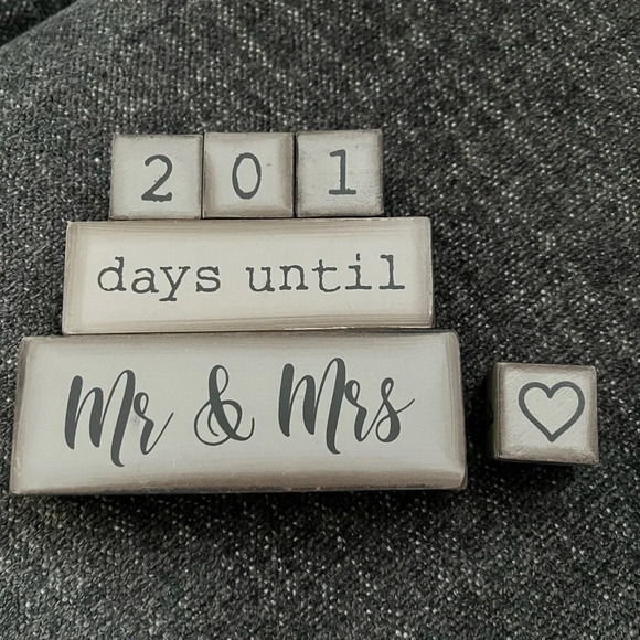 Mr. And Mrs. Wedding Countdown - Picture 1 of 4